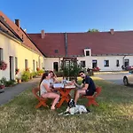 Dvůr Nové Zámky * Mladec